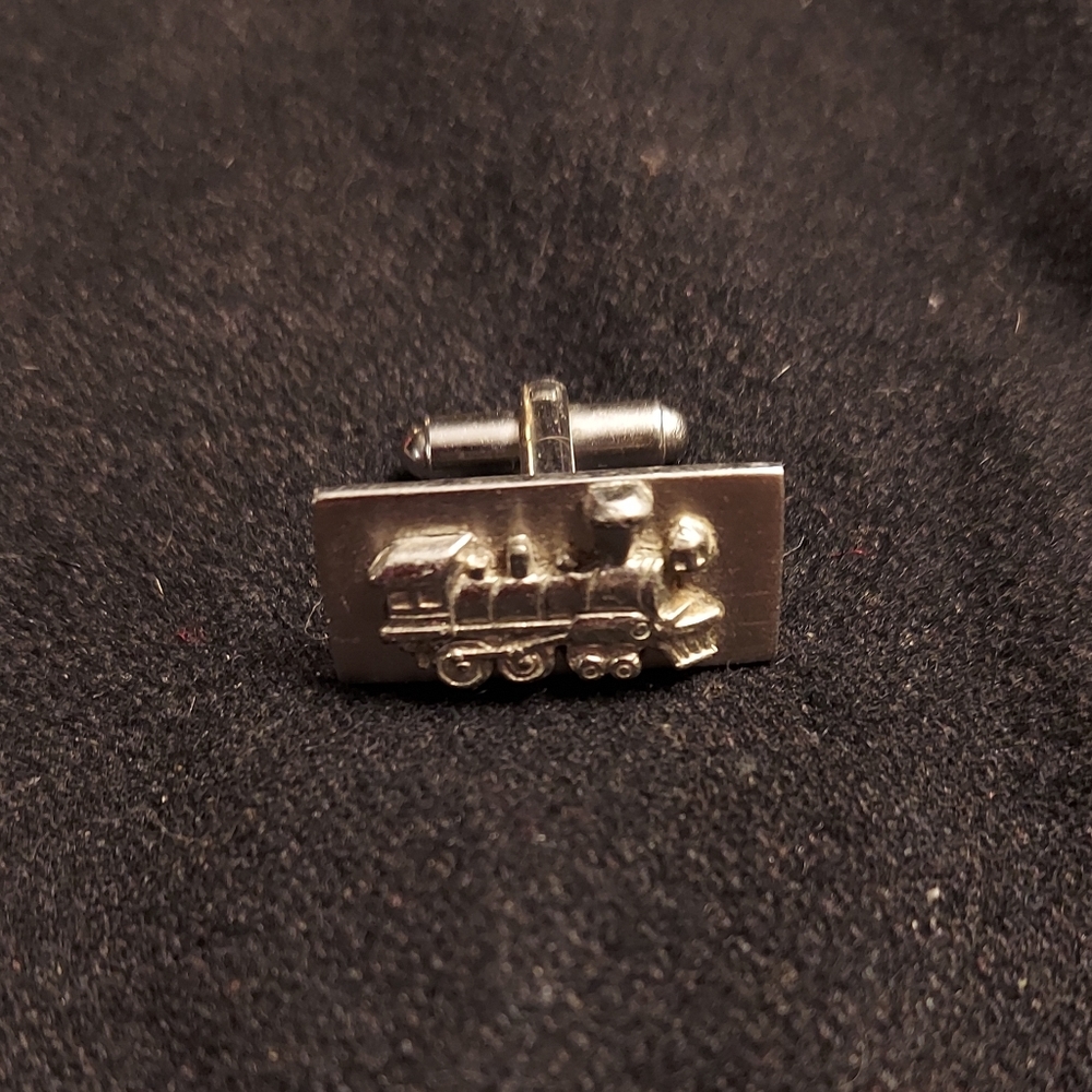 🩶 Vintage Shields Train Locomotive Cuff Link